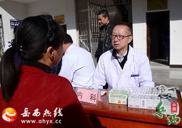 安庆市立医院、市中医院来店前镇开展健康扶贫